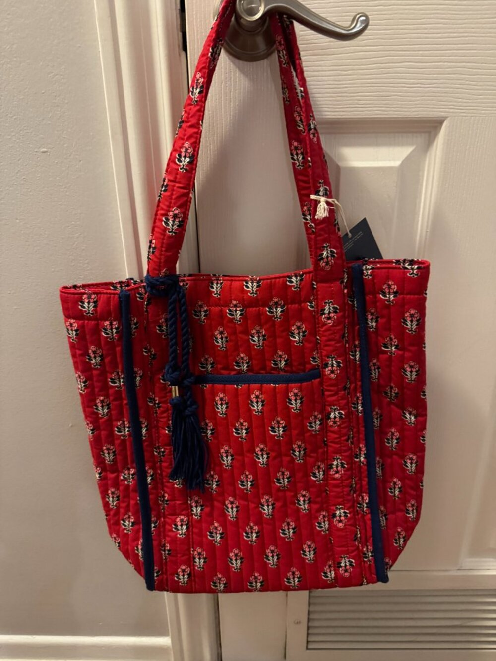 Universal Thread Tote - Picture 2 of 5